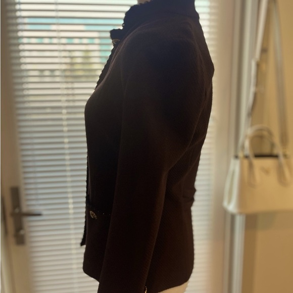 St. John Collection Tweed Blazer. In MINT condition. - Picture 3 of 8